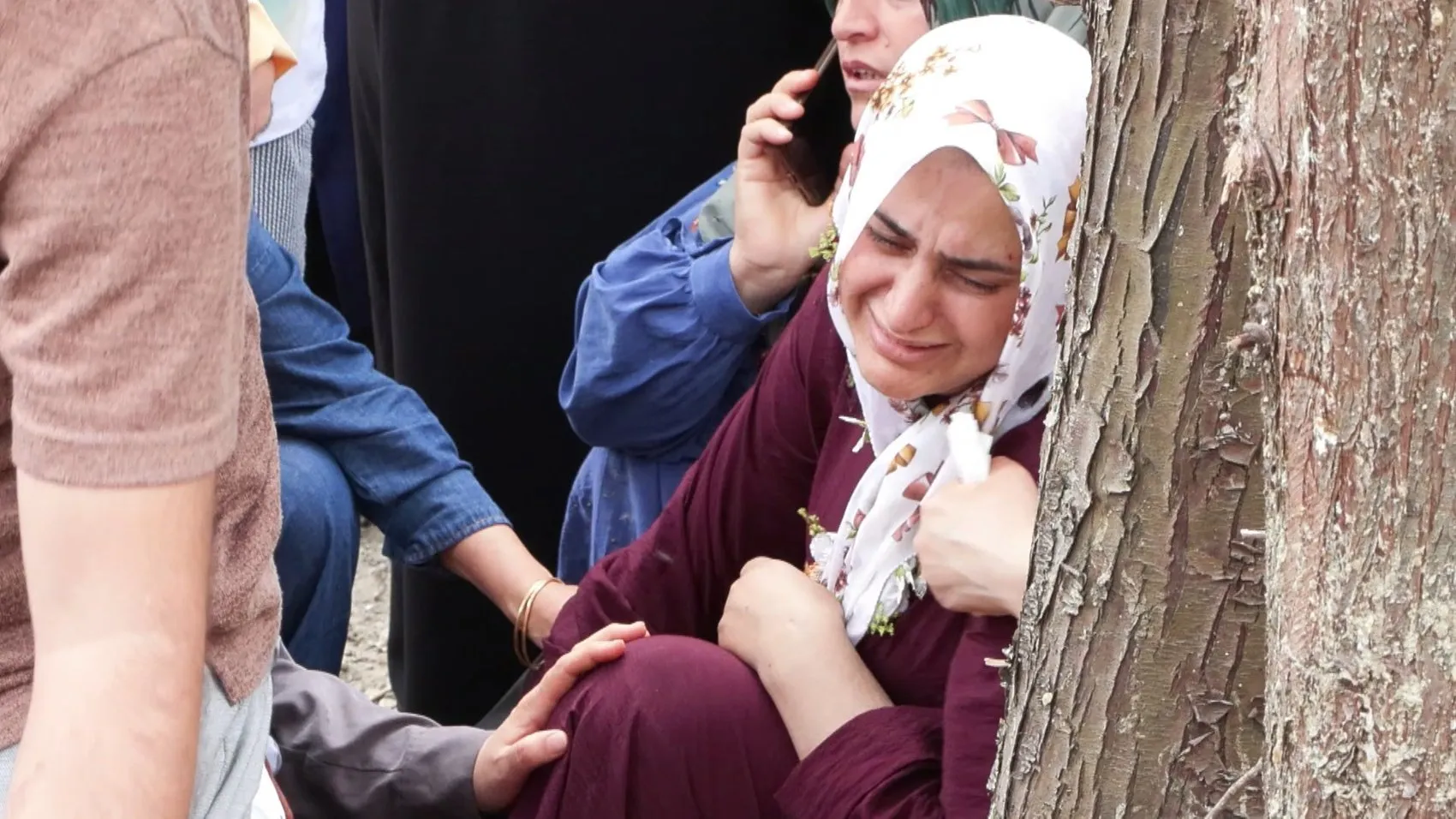 Babanın çaresizliği yürekleri dağladı: Alevlerin arasından ailesini kurtardı ama kızına ulaşamadı