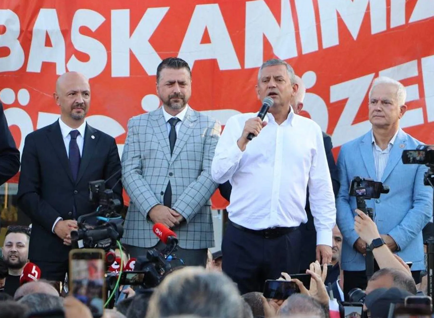 Özgür Özel'den Tekirdağ'da İktidar Mesajı: 30 Yıl Muhalefette Kalacağıma 30 Dakika Haysiyetimle İktidar Olurum