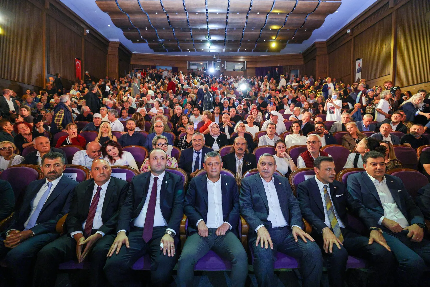 Özgür Özel'den Küçükçekmece'de İktidar Mesajı: Yeni Bir Başlangıç Şart