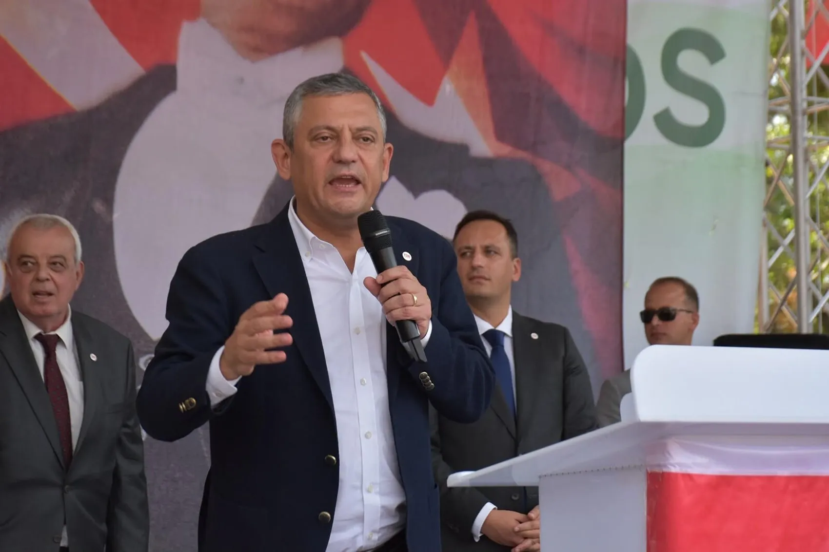 Özgür Özel'den koltuk resti: İktidar yolunda başarısız olursam bir dakika durmam