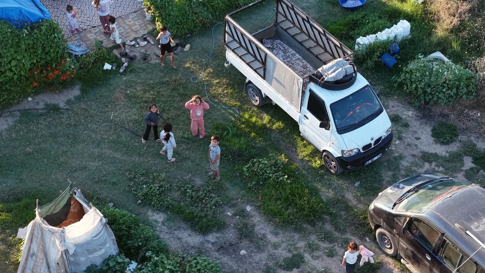 Karacabey Ovası'nda zorlu yaşam: Tarlada ter döken çocukların hayali insanca bir yaşam