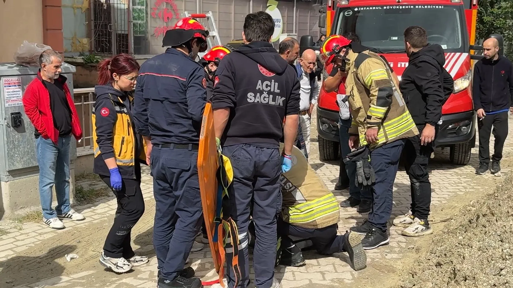 Avcılar'da yürüyüş yolu kabusa döndü: Rögar kapağı 76 yaşındaki kadını yuttu