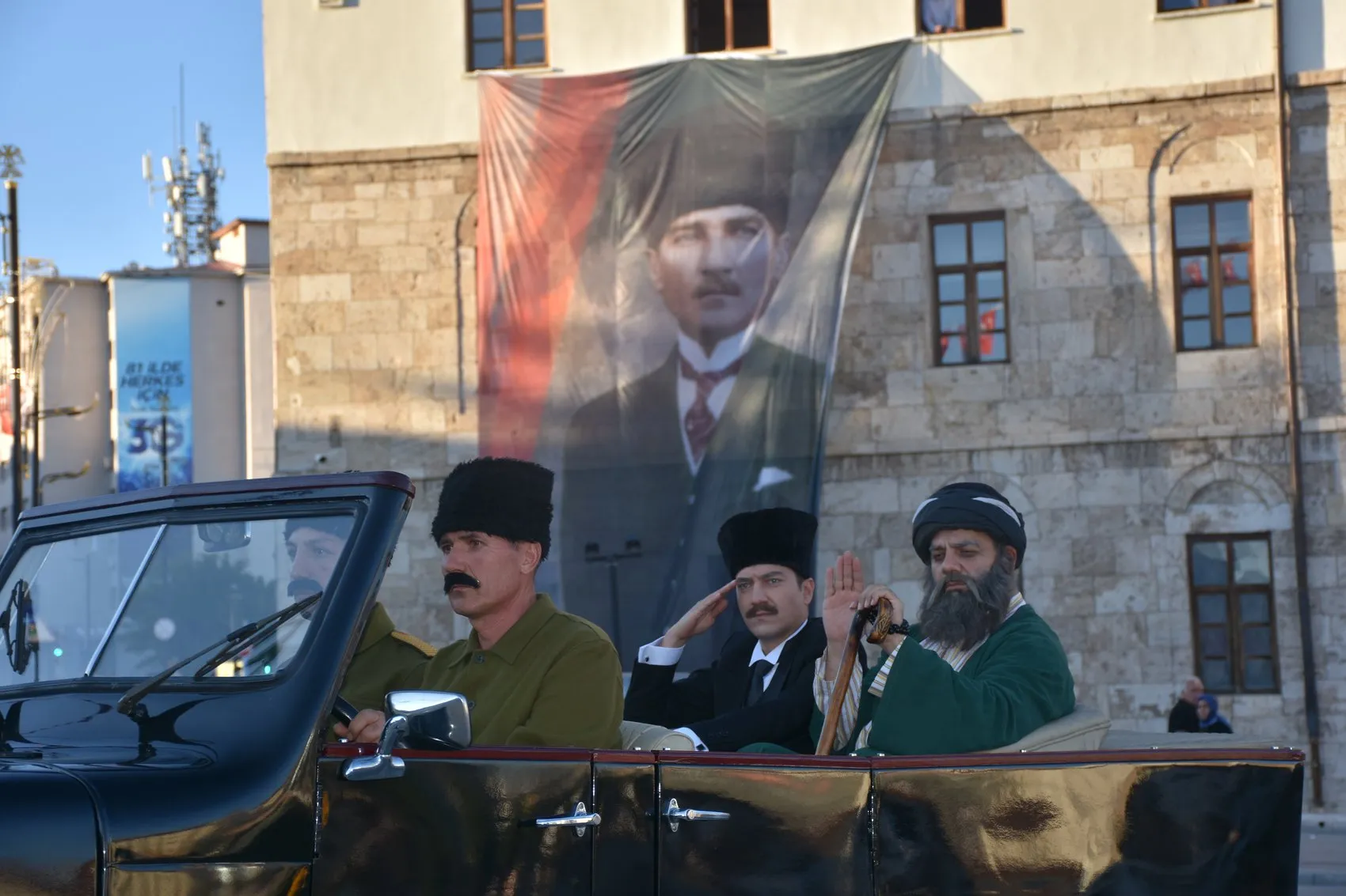Sivas sokaklarında 107 yıllık yankı: Atatürk'ün şehre gelişi yeniden yaşandı