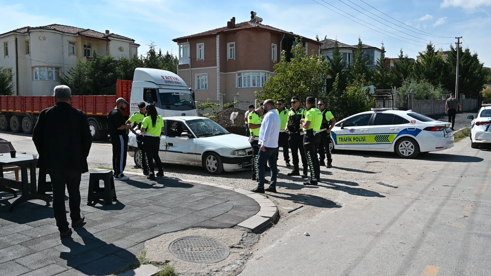 Direksiyon sınavında kabus dolu anlar: Ehliyetsiz sürücü dehşet saçtı