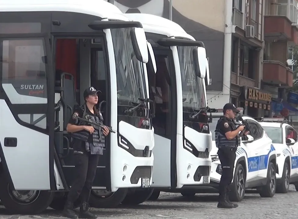Marmara'nın derinliklerinde 13 günlük sessizlik: Kayıp denizcilerin aileleri umutla bekliyor