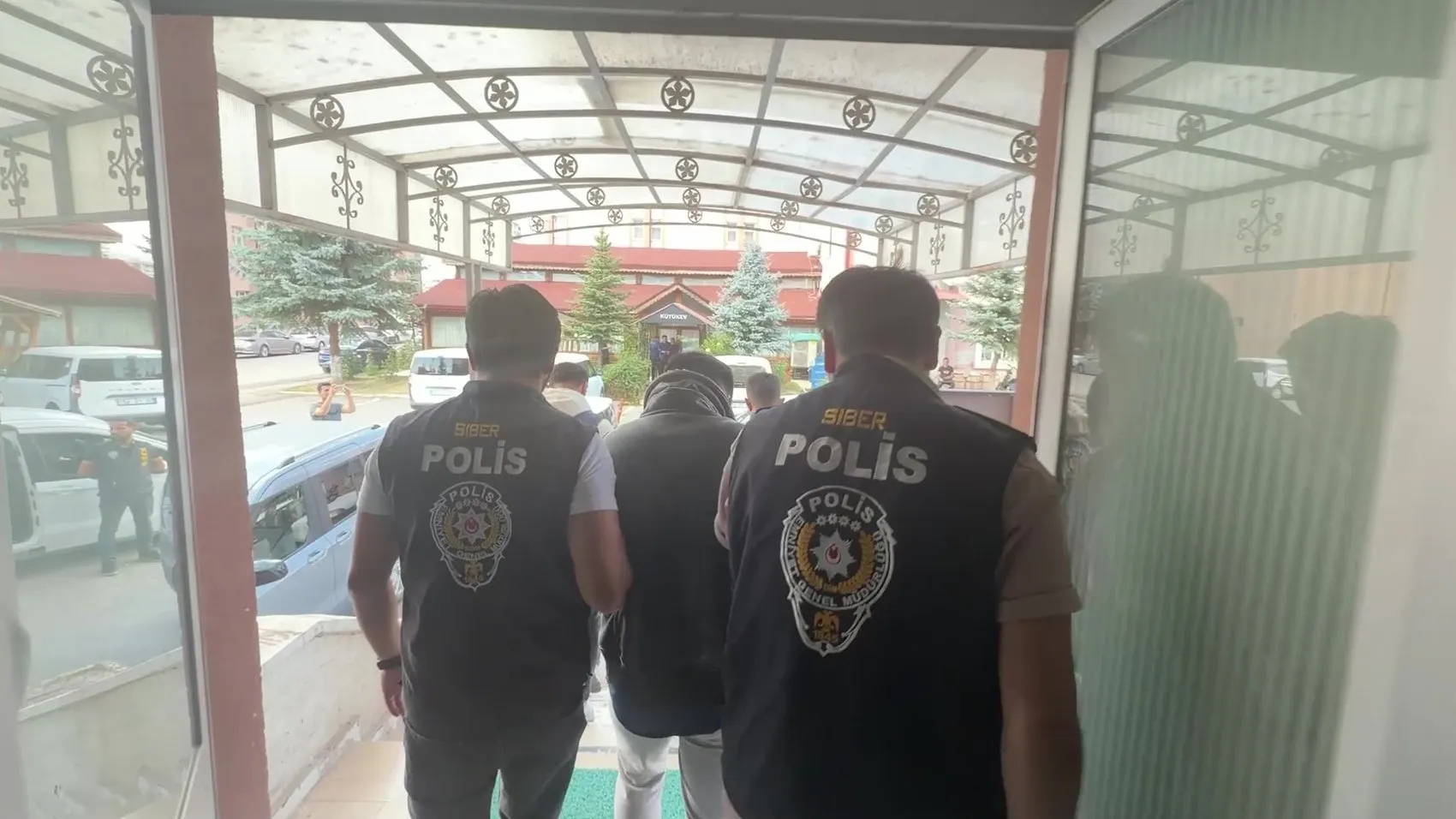 Sivas merkezli bahis ağında 72 milyon liralık vurgun: Üç kişi cezaevine gönderildi