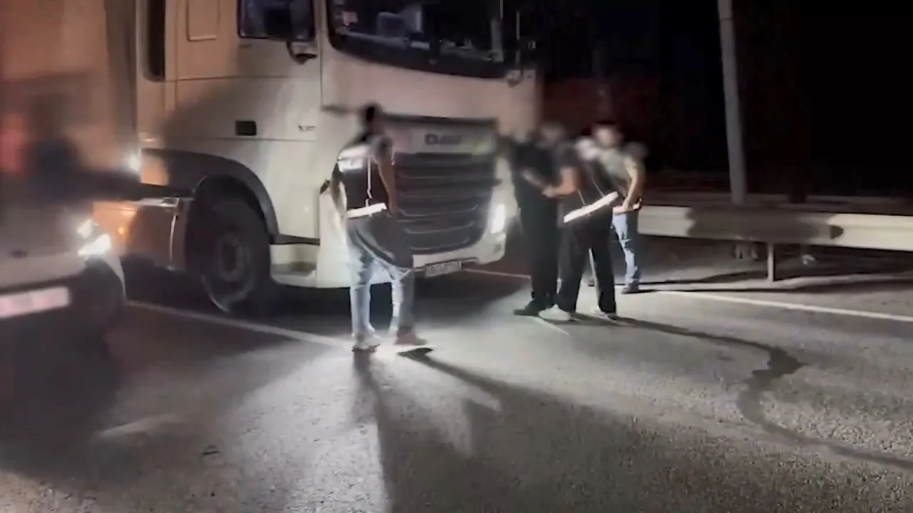Kuzey Marmara Otoyolu'nda zehir tacirlerine büyük darbe: Yakıt tankından metamfetamin çıktı
