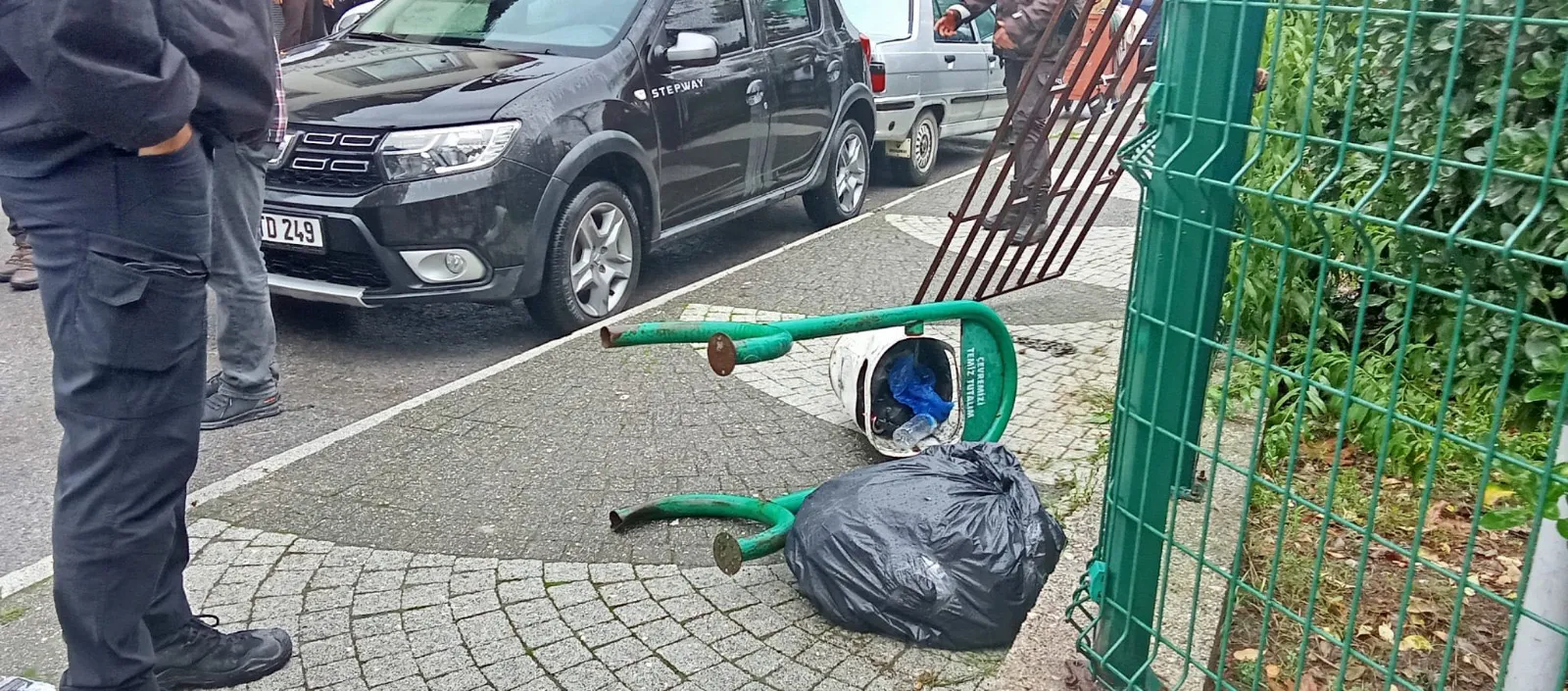 Akyazı'da kardeş kavgası kanlı bitti: Silahına sarılıp olay yerinden uzaklaştı