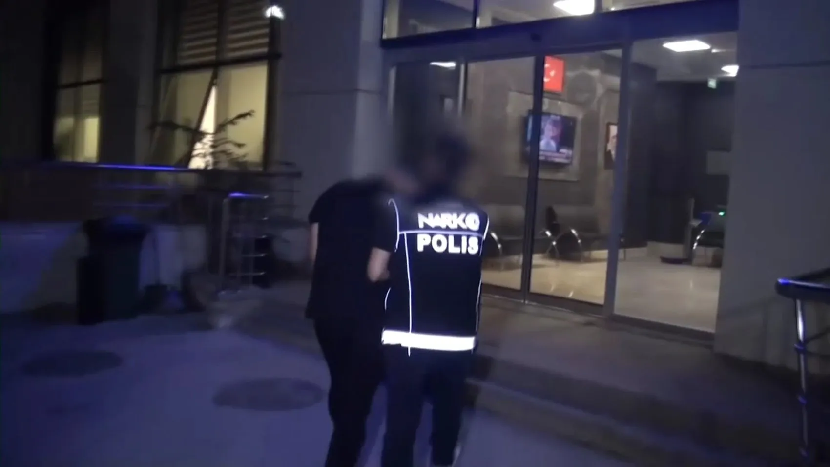 Bayrampaşa'da narkotik operasyonu: Yarım tona yakın uyuşturucu ele geçirildi