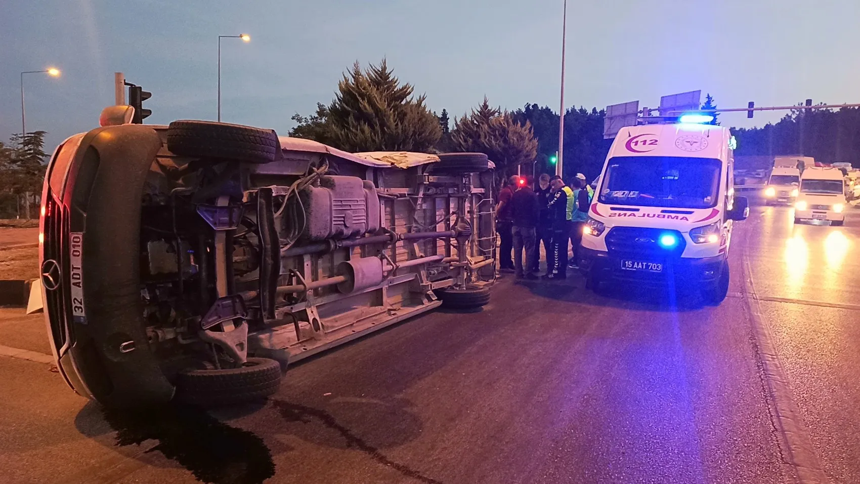 Burdur'da sabahın ilk ışıklarında korkunç kaza: Tarım işçilerini taşıyan araçlar çarpıştı