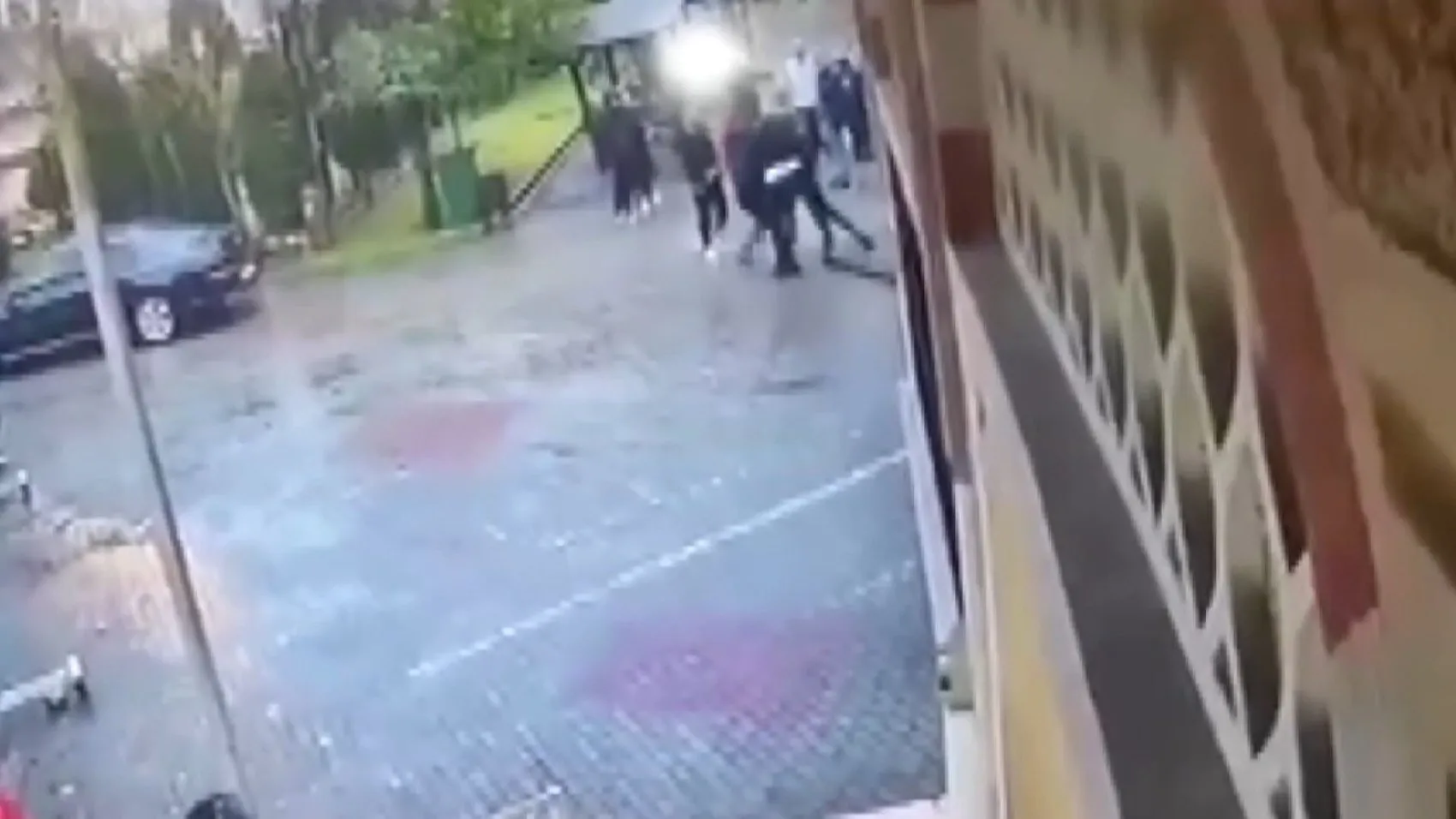 Cami bahçesinde yardım parası kavgası: Müezzin şikayetçi oldu, imamın saldırısına uğradı