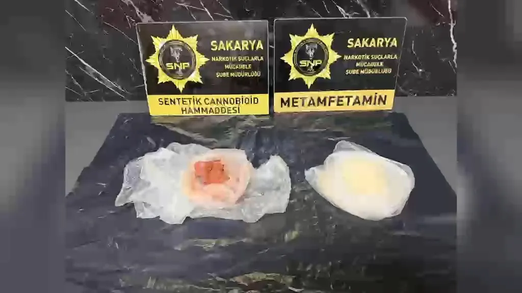 Sakarya'da narkotik darbesi: Üç adrese eş zamanlı baskınla yakalandılar