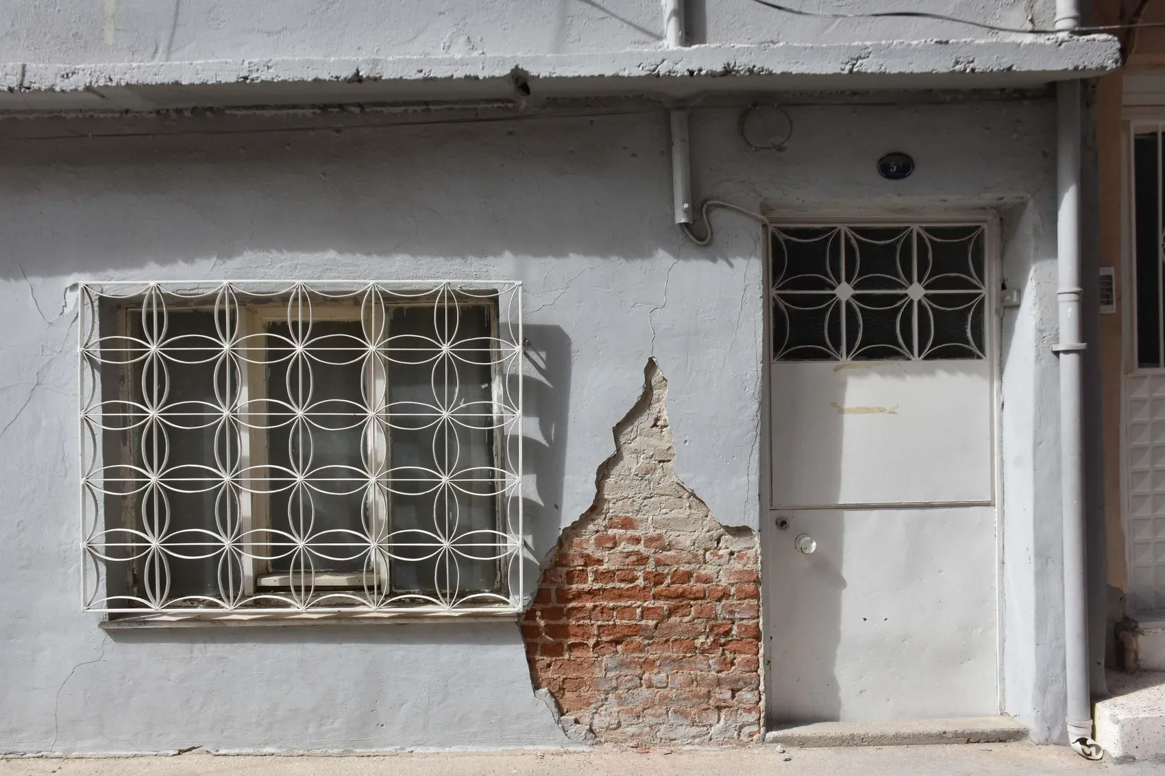 Buca'da tünel inşaatı mahalle kültürünü bitirdi: Esnaf kepenk kapatıyor, sakinler korku içinde