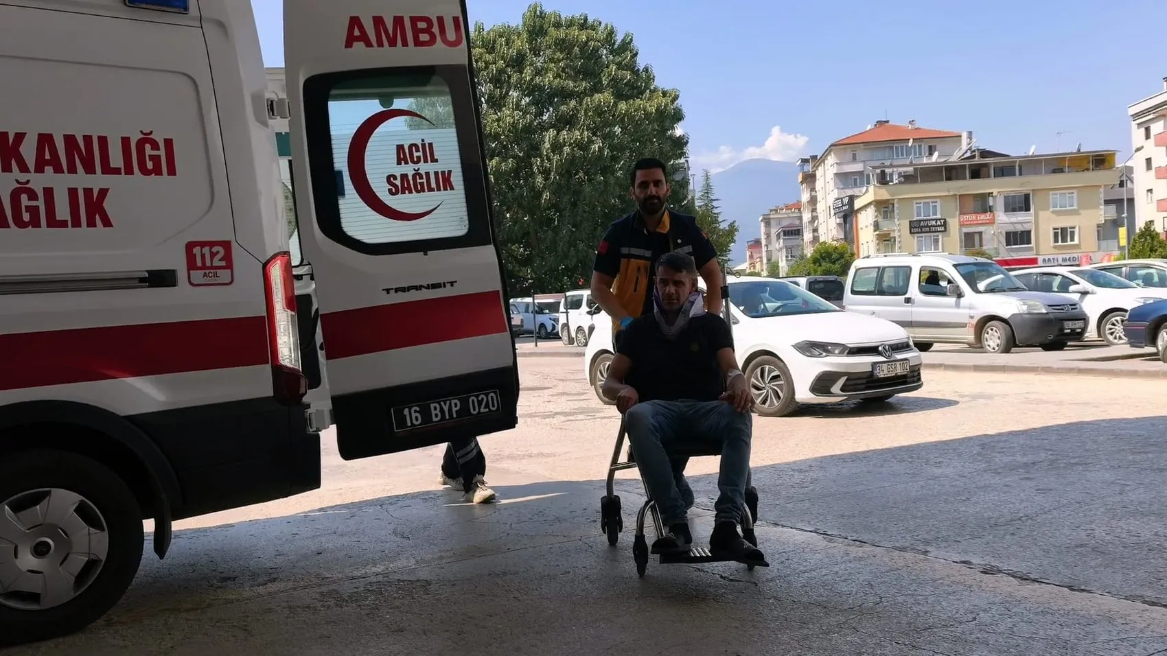 İnegöl'de dehşet anları: Kontrolden çıkan otomobil karşı şeride uçtu