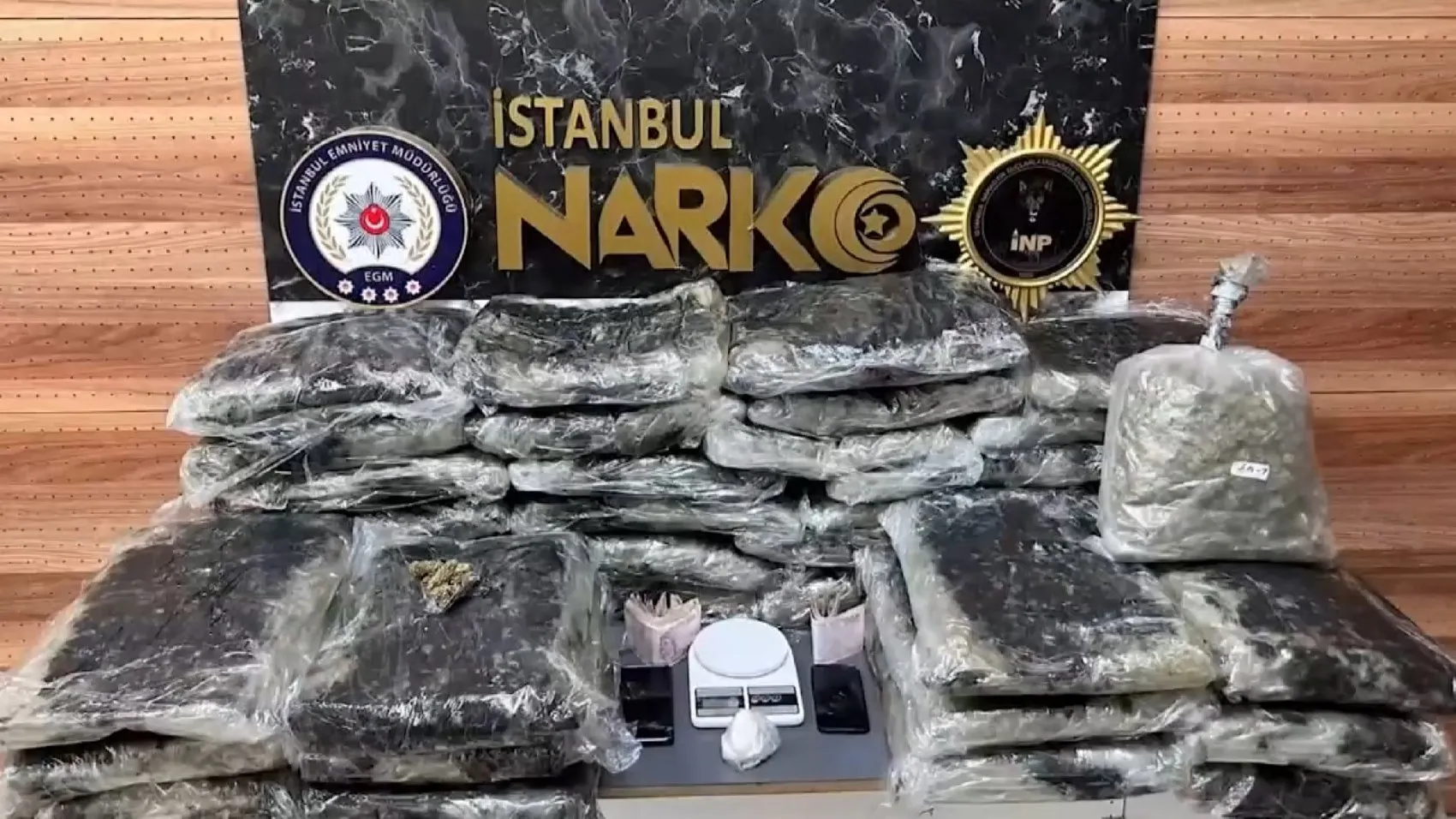 İstanbul Narkotik Polisi Zehir Tacirlerine Göz Açtırmıyor: Bir Ayda Tonlarca Uyuşturucu Ele Geçirildi