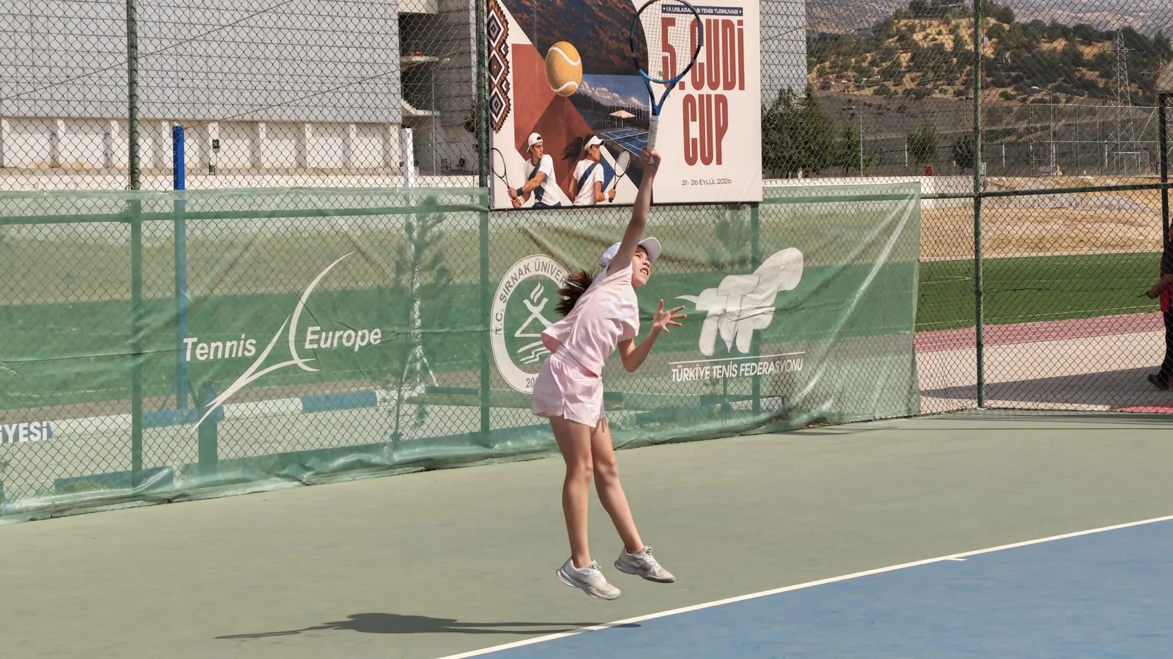 Cudi'nin Zirvesinde Tenis Rüzgarı: 5. Uluslararası Turnuva Şampiyonlarını Taçlandırdı
