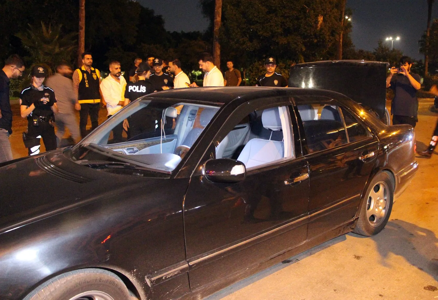 Adana sokaklarında geniş çaplı operasyon: 64 şüpheli kıskıvrak yakalandı