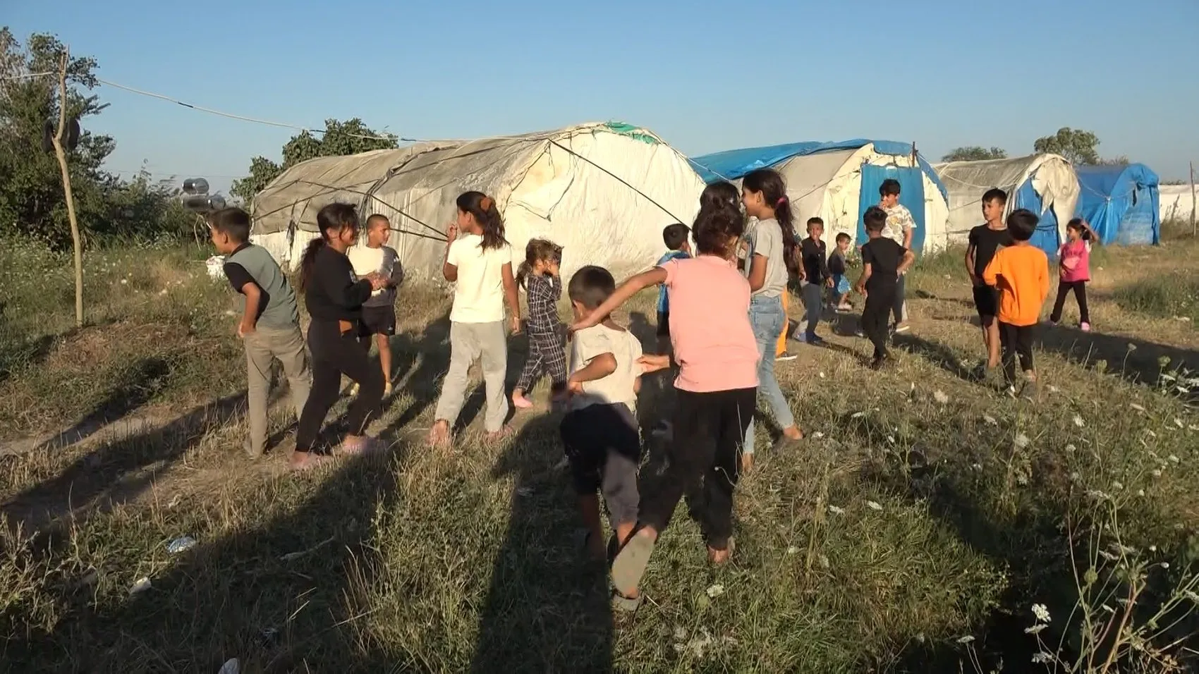 Karacabey Ovası'nda zorlu yaşam: Tarlada ter döken çocukların hayali insanca bir yaşam