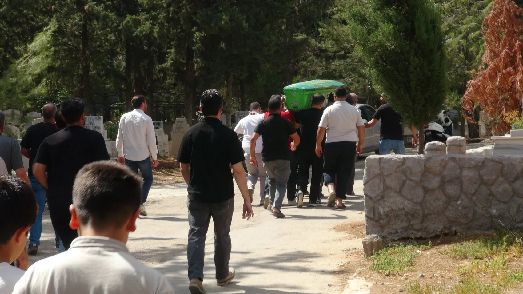 Gaziantep'te dehşet saçan eşin kurbanı olan genç kadın Kilis'te son yolculuğuna uğurlandı
