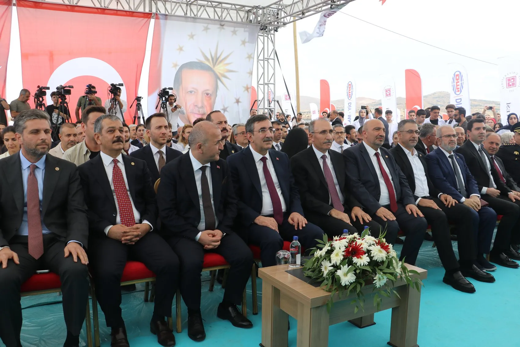Sağlıkta memnuniyet oranları zirveye taşındı: Elazığ'da dev yatırımın temelleri atıldı