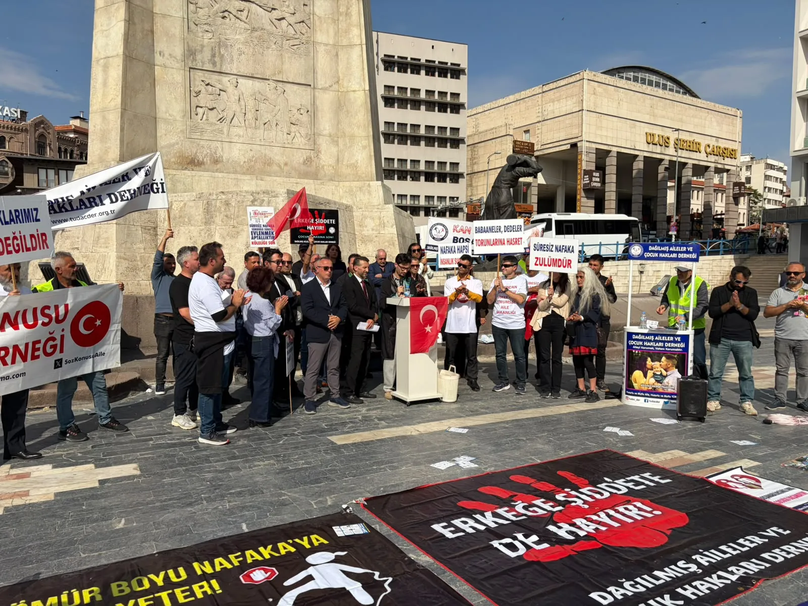 Ulus Meydanı'nda nafaka isyanı: Ömür boyu süren ekonomik bağımlılığa son verilsin
