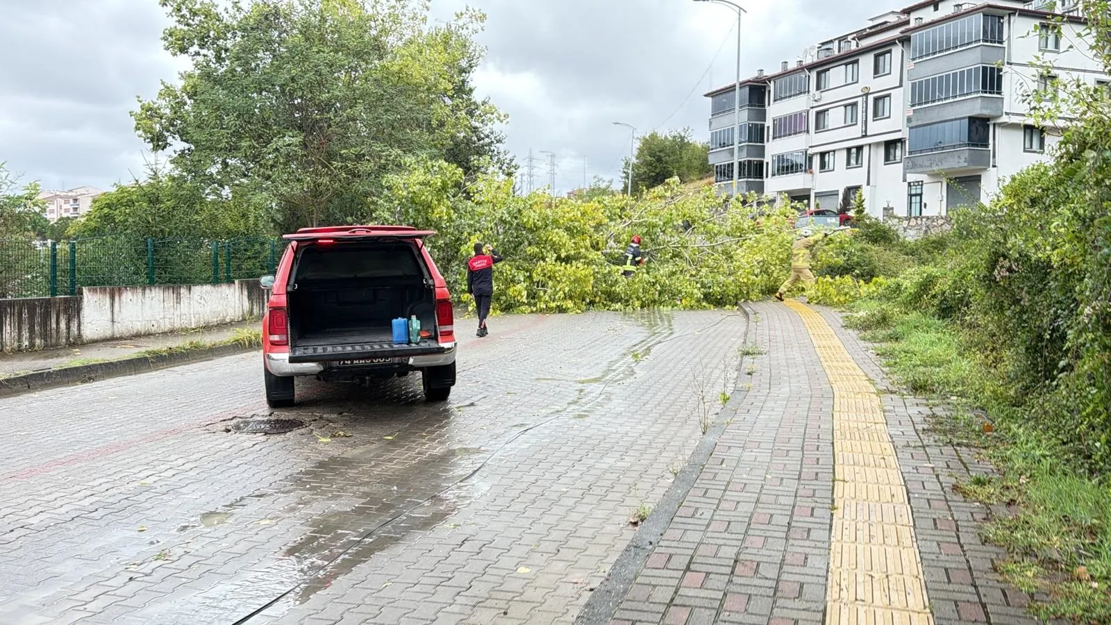 Bartın'da fırtına paniği: Asansörde mahsur kalanlar için seferberlik