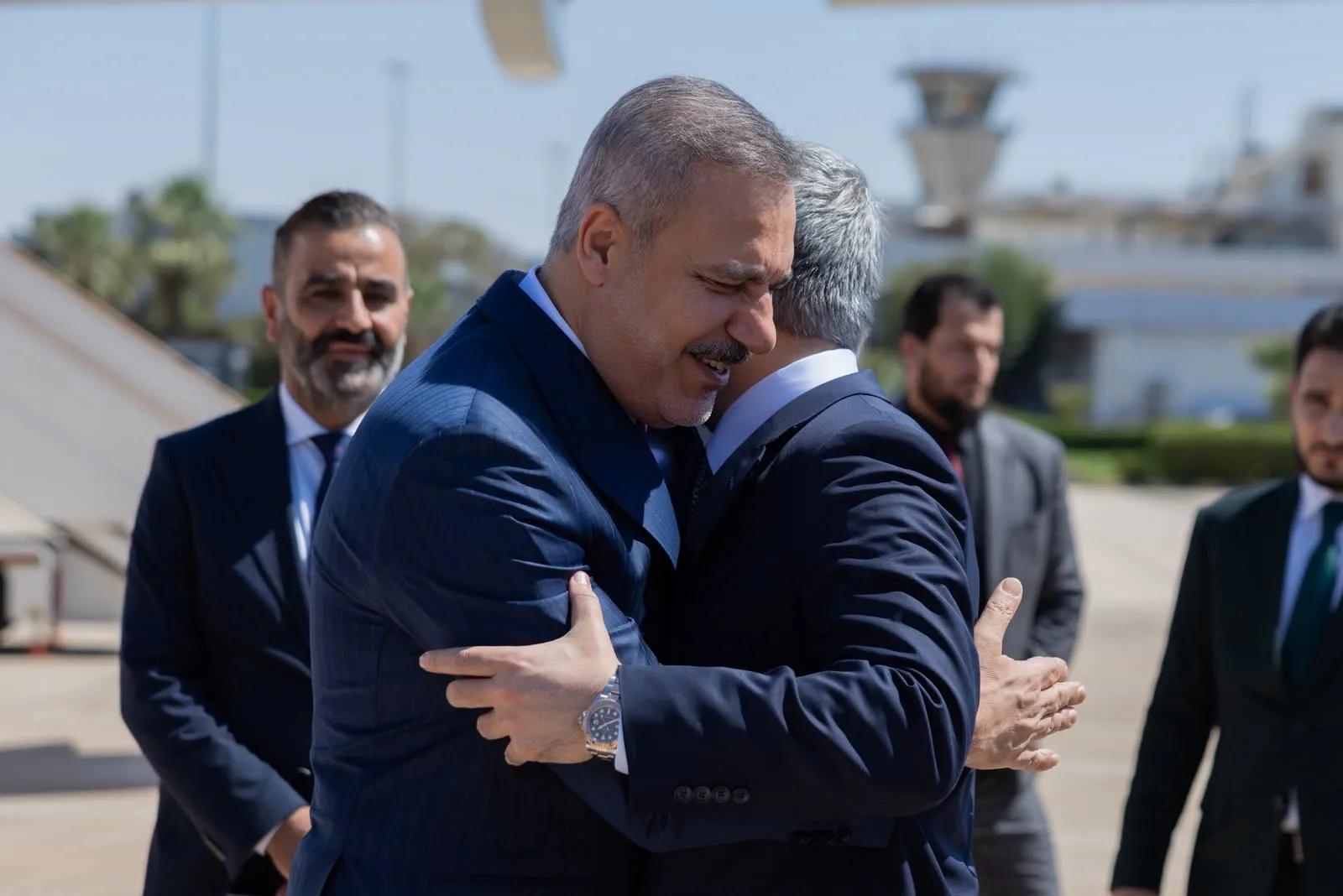 Şam'da kritik temas: Hakan Fidan'ı havalimanında karşılayan isim dikkat çekti