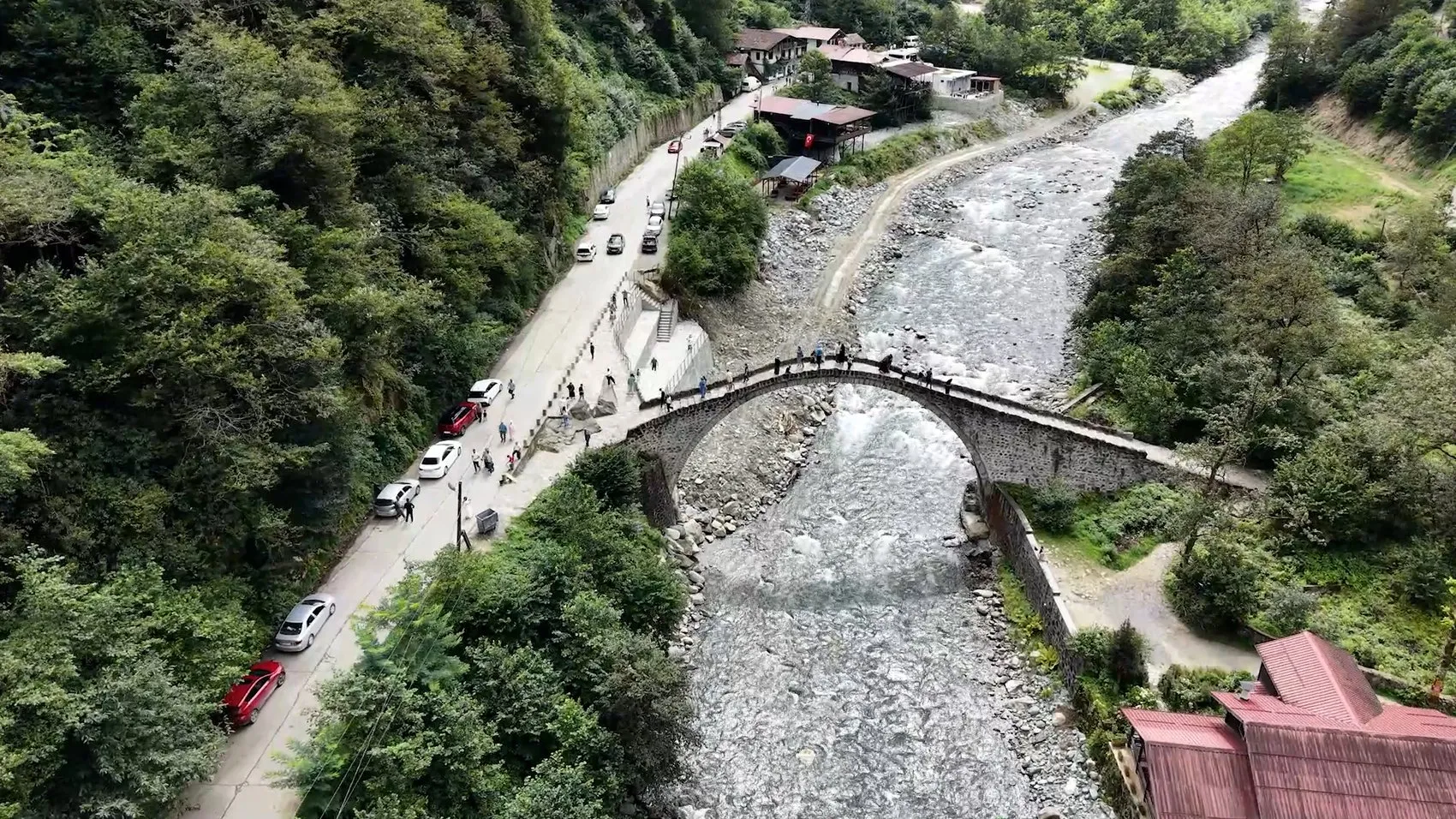 Deniz ve güneşten sıkılan çiftlerin yeni gözdesi: Balayında Rize rüzgarı