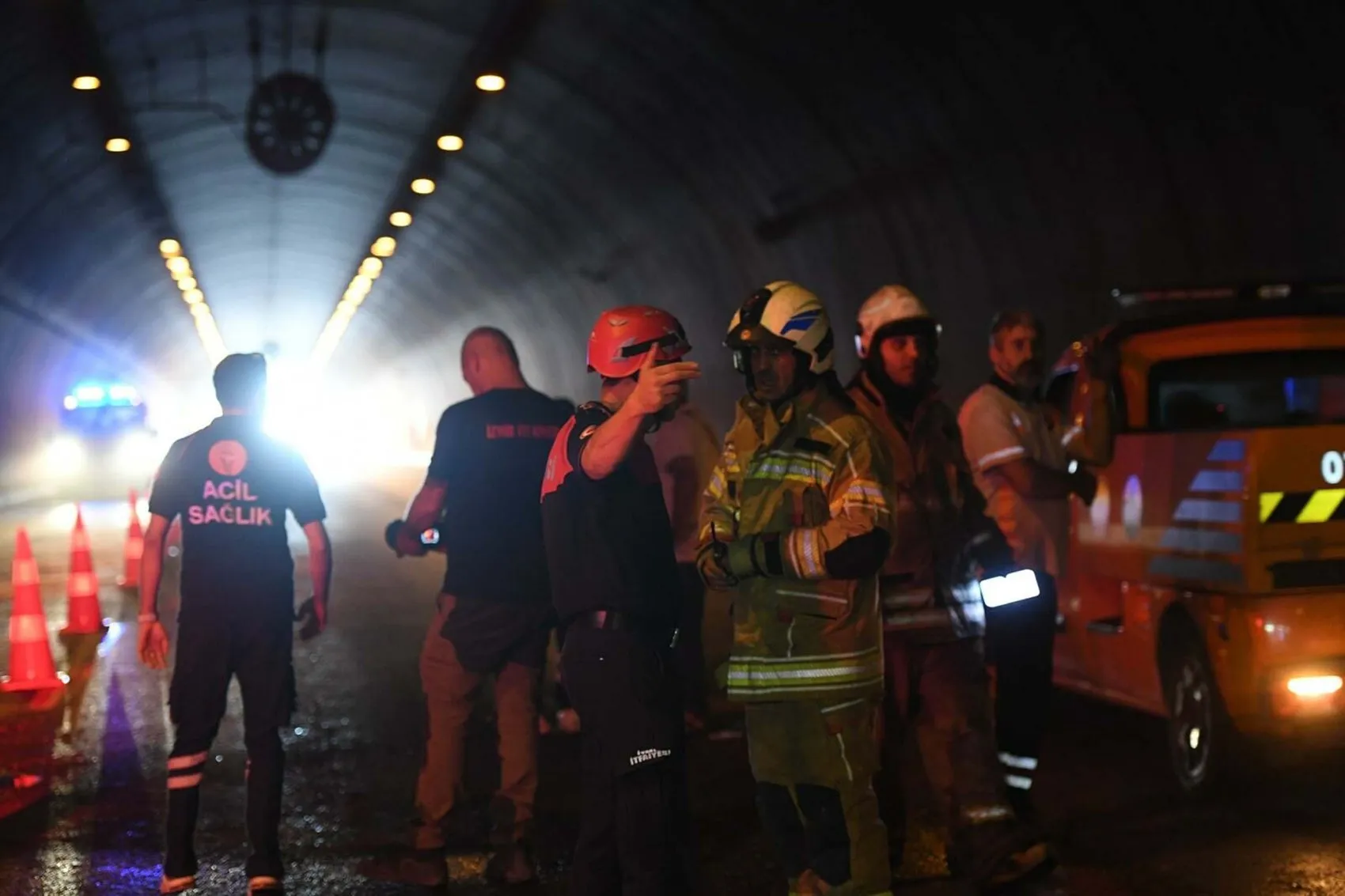 İzmir trafiğinde korku dolu anlar: Tünel içinde alevlere teslim oldu