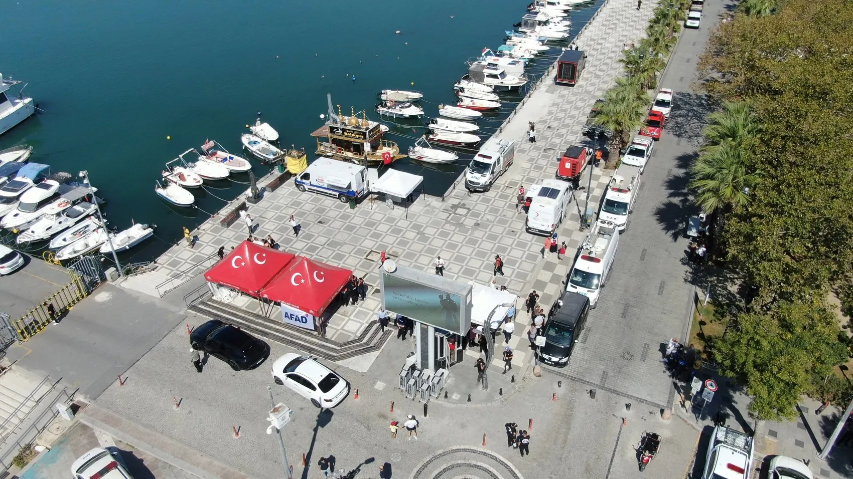 Silivri açıklarında korkutan çarpışma: Limanda endişeli bekleyiş havadan görüntülendi