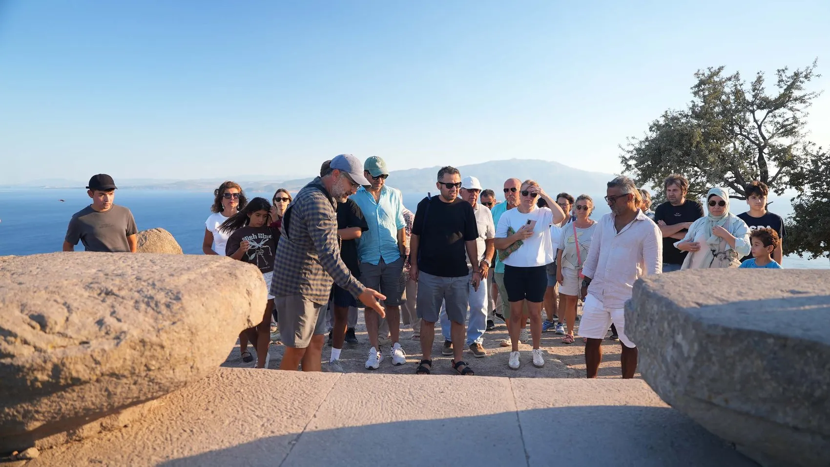 Çanakkale’de tarih ve sanat rüzgarı: Assos’un gizemli taşları uzman rehberliğinde gün yüzüne çıktı
