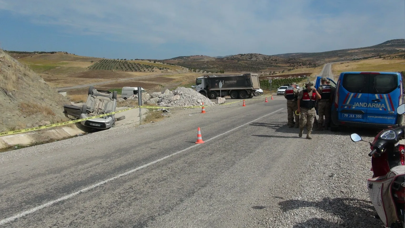 Şenlikçe köyünde dehşet anları: Hafriyat kamyonu ile ticari araç çarpıştı