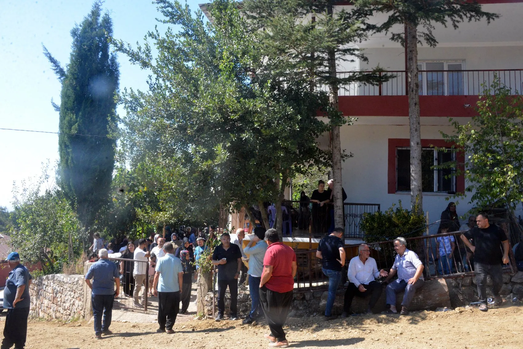 24 Günlük Belirsizlik Hüzünle Son Buldu: Ayşegül Yaşar Son Yolculuğuna Uğurlandı