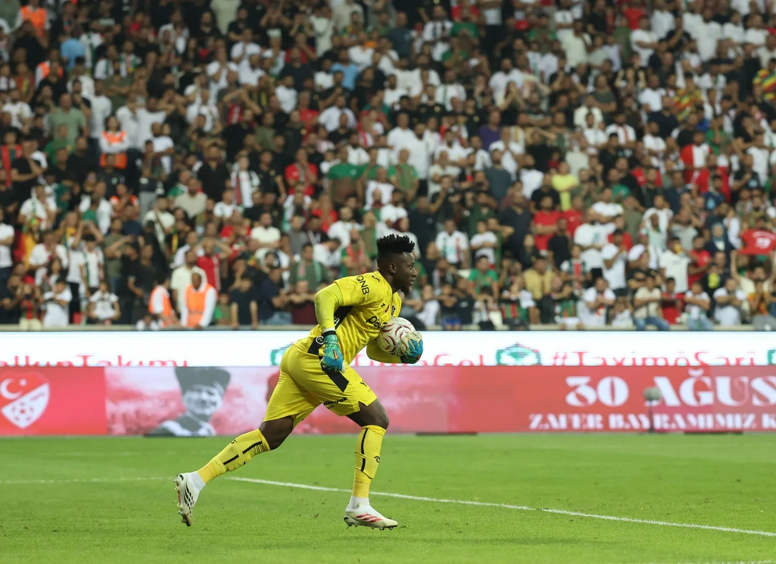 Trabzonspor'un kalesinde devleşen isim: Andre Onana sadece kurtarmıyor, oyunu da kuruyor