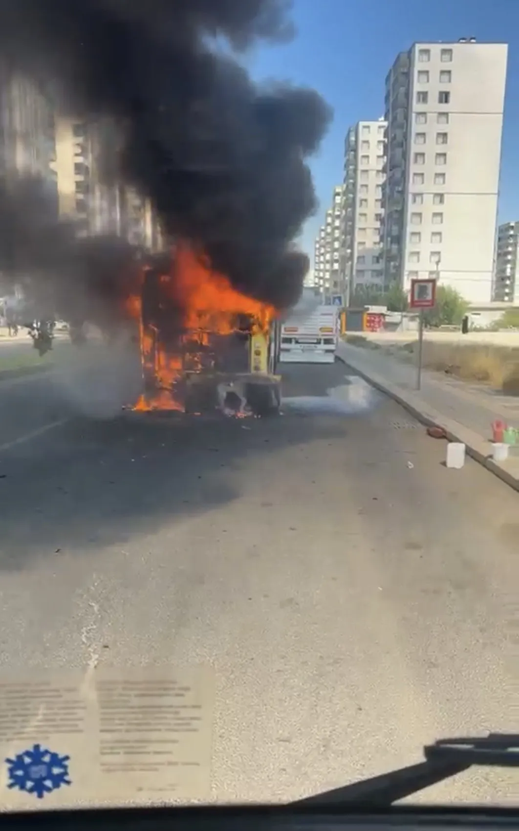 Diyarbakır'da korku dolu anlar: Yolcu otobüsü alevlere teslim oldu