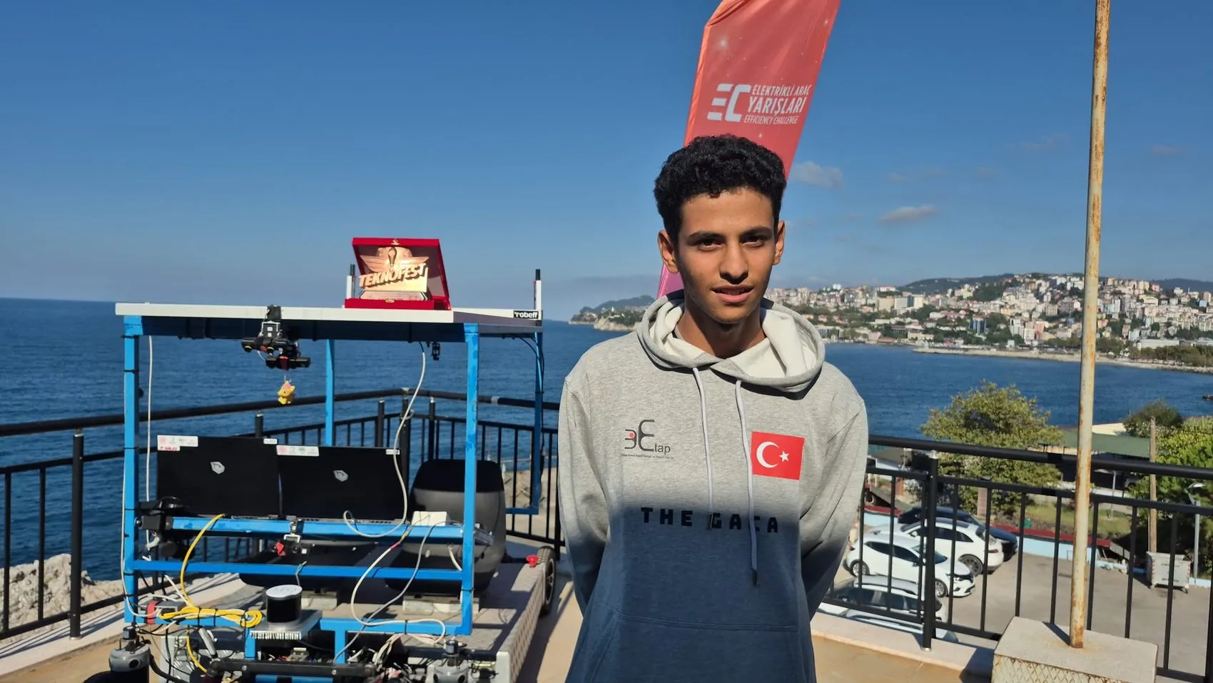 Zonguldaklı gençlerin büyük sınavı: Kırılan direksiyonu 3 saatte onarıp ödülü kaptılar