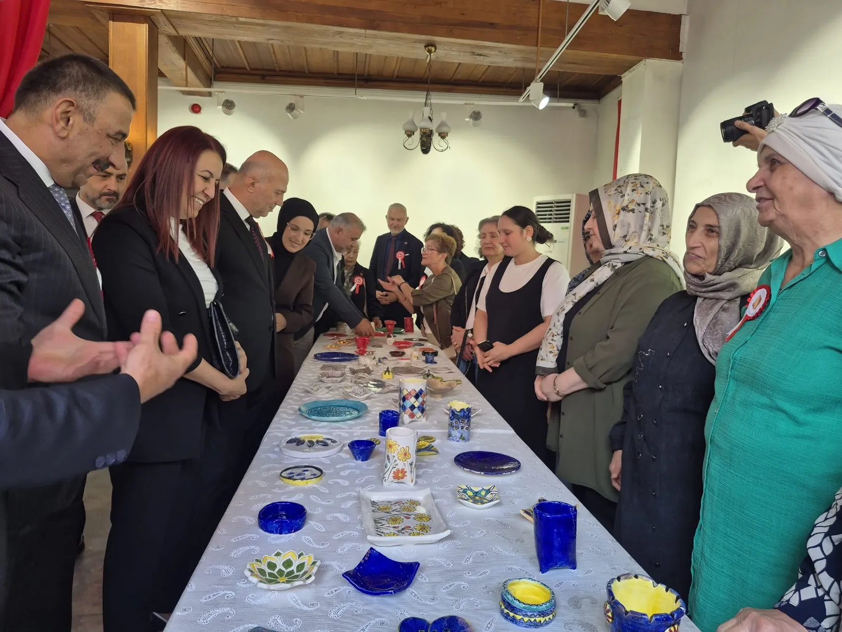 Zonguldak'ta duygusal buluşma: Şehit anneleri ve gazi eşlerinin el emeği seramikleri görücüye çıktı