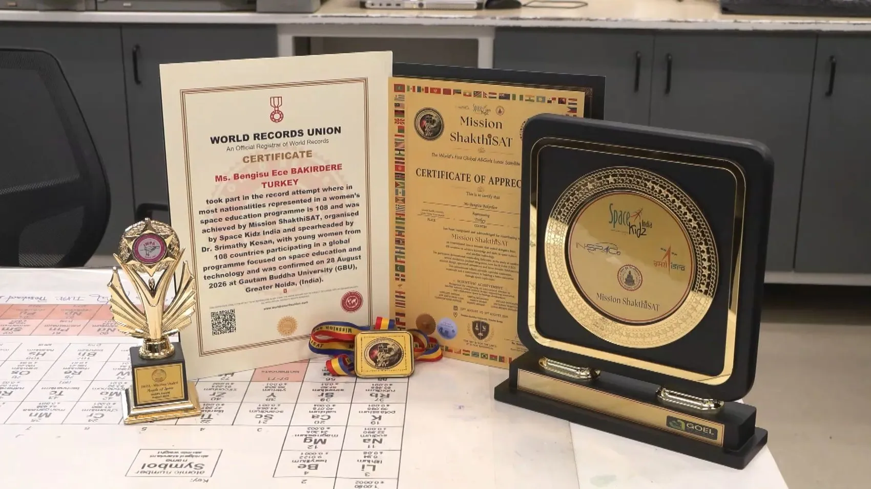 Ay'a gönderilecek uyduda Türk imzası: 18 yaşındaki Bengisu'nun hedefi Nobel
