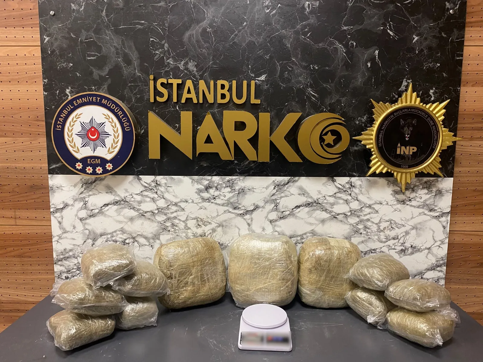 İstanbul'da 34 saatlik narkotik ablukası: Vale kılığında ticaret ve deterjan kokulu imalathaneler