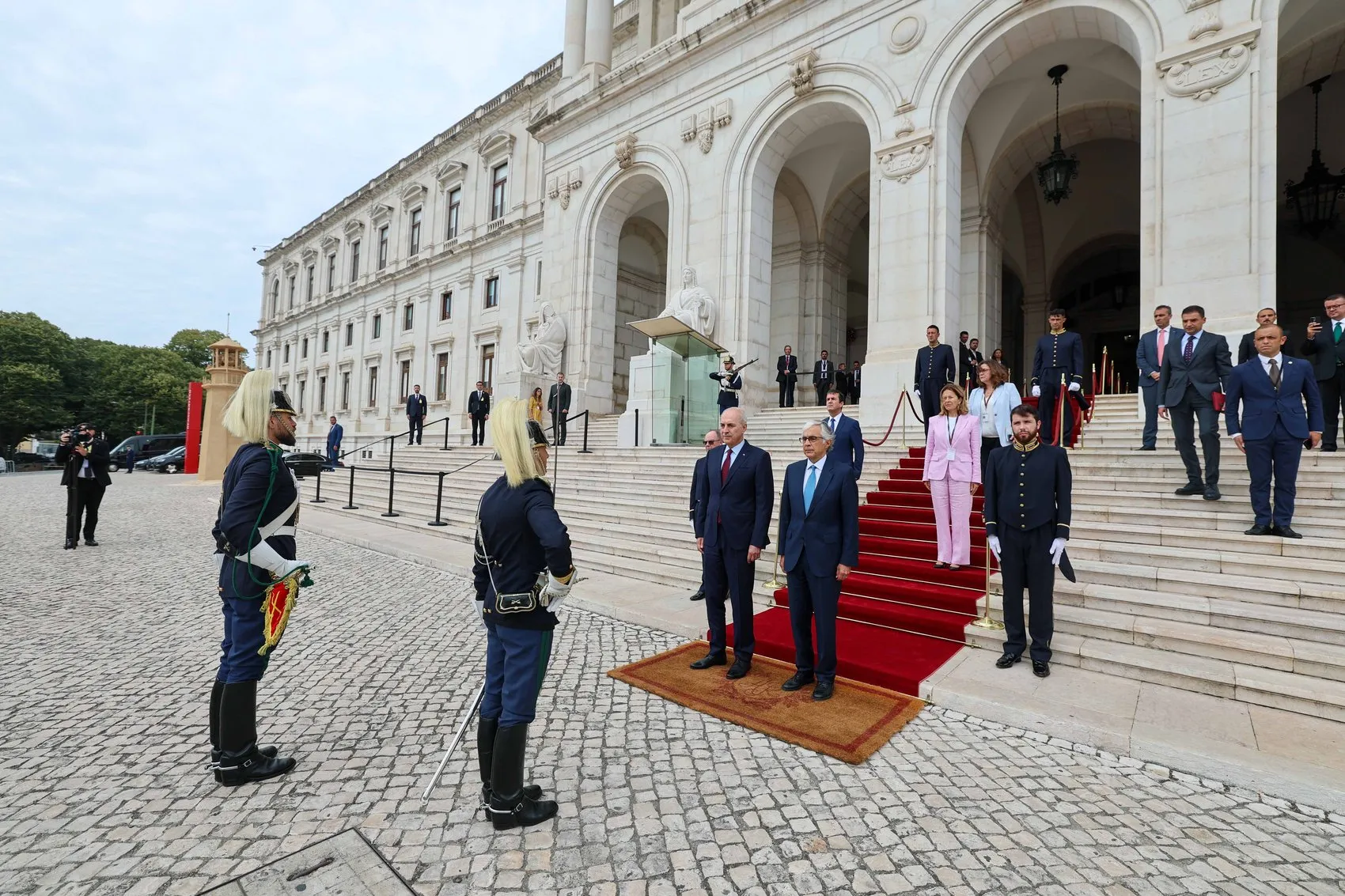 Lizbon'da Diplomatik Mesai: Numan Kurtulmuş Portekiz'de Resmi Törenle Karşılandı