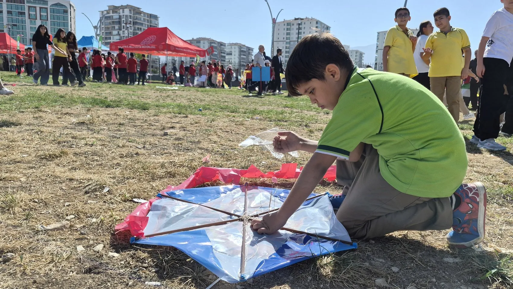 Malatya semaları Filistinli çocuklar için renklendi: Uçurtmalar özgürlük mesajıyla yükseldi