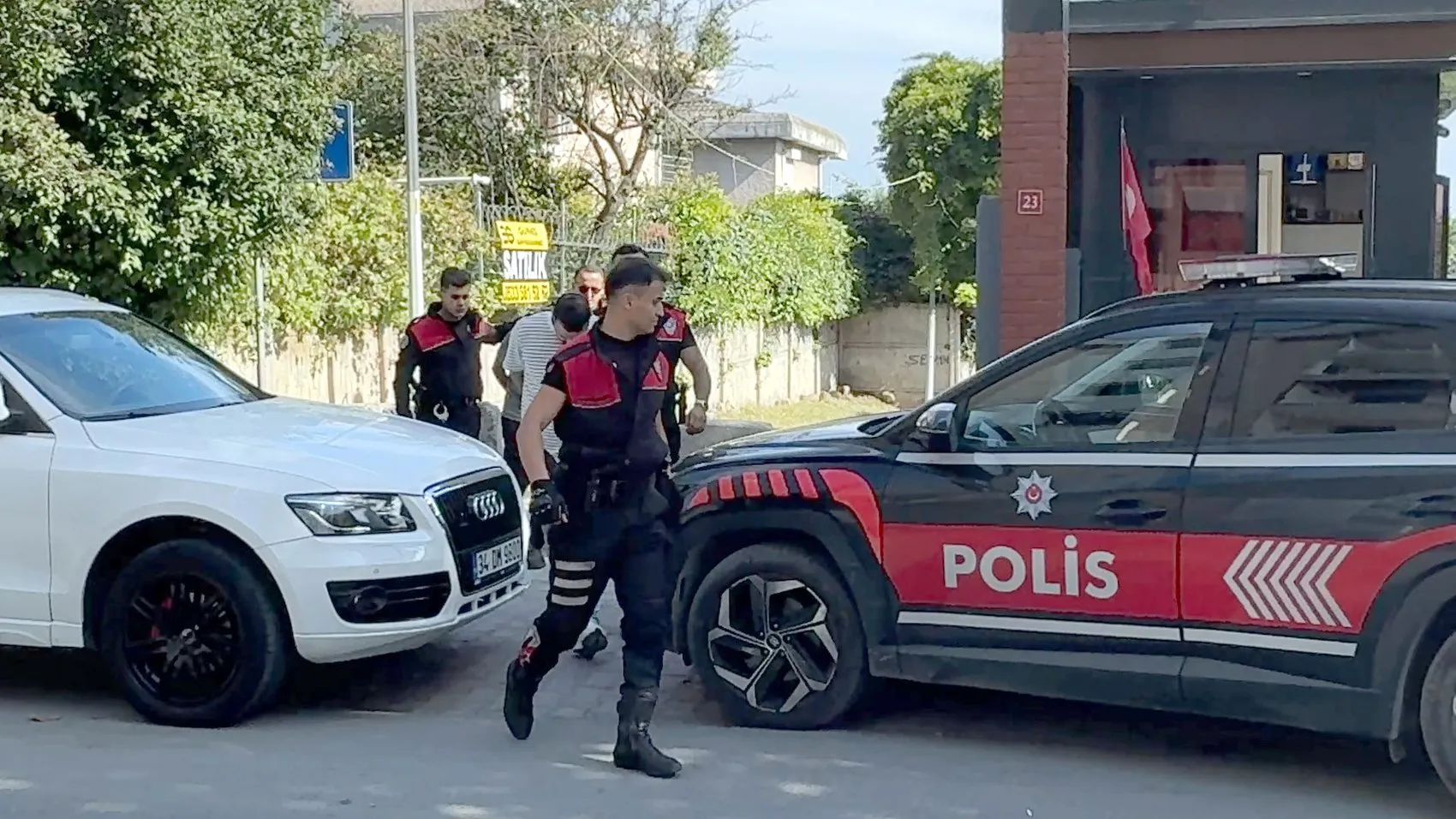 Kentsel dönüşümün gölgesinde suç yuvası: Boş binaya baskın