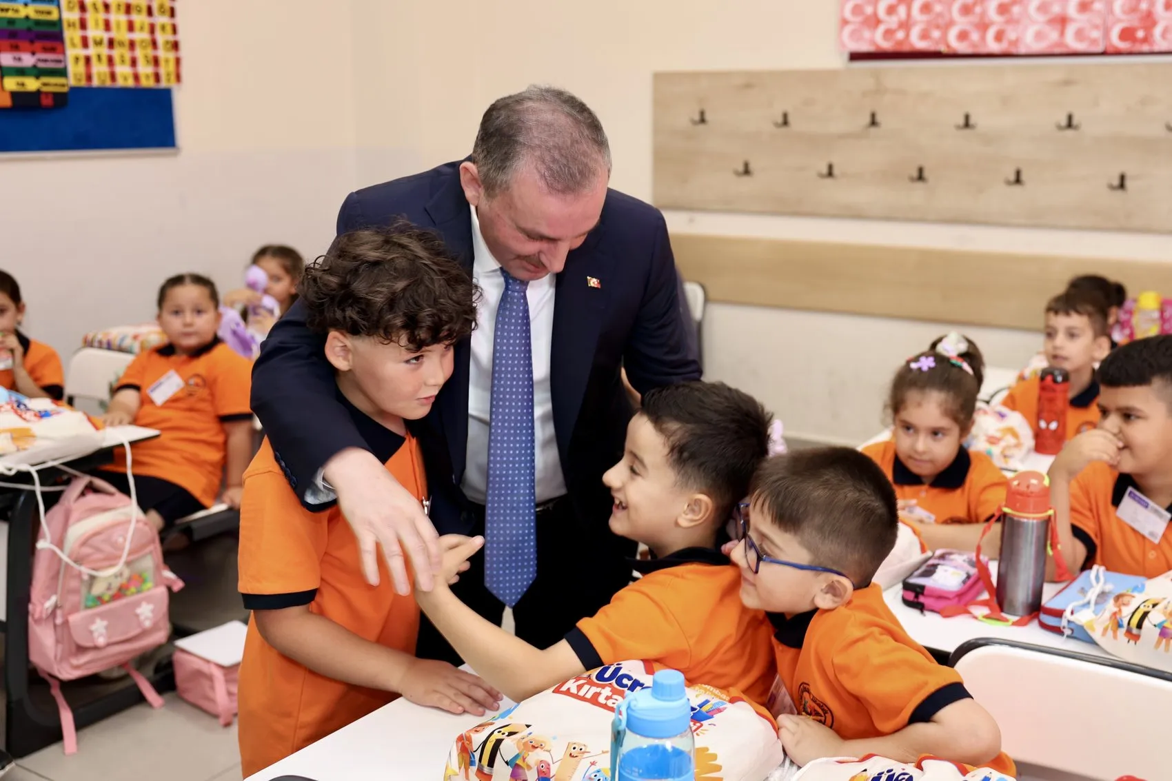 Sultanbeyli'de okul heyecanı belediyenin desteğiyle ikiye katlandı