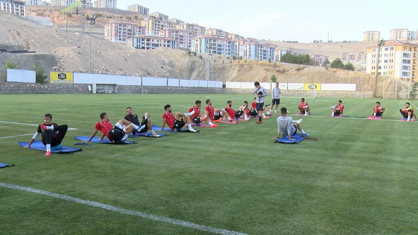 Malatya'nın Futbol Sahalarındaki Tek Umudu: Yeşilyurtspor Omuzlarındaki Yükle Şampiyonluğa Koşuyor
