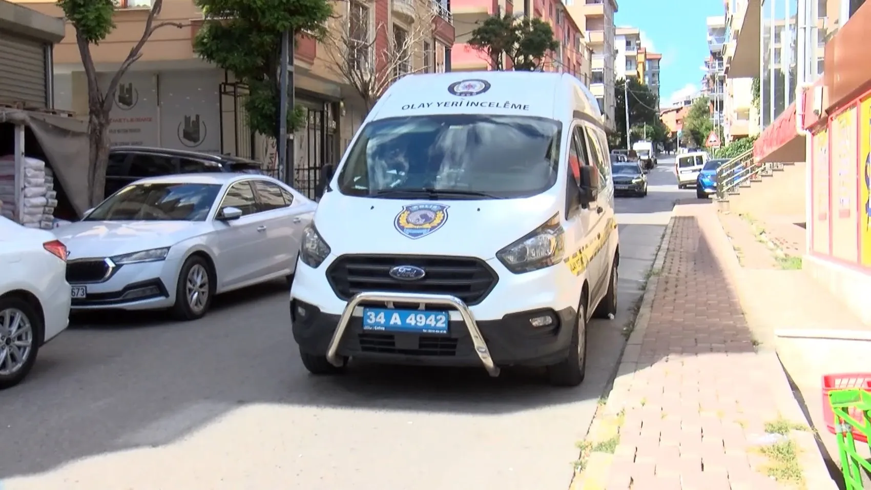 Çekmeköy'de güpegündüz infaz: 18 kurşunla durdurulan araçta sürücü can verdi