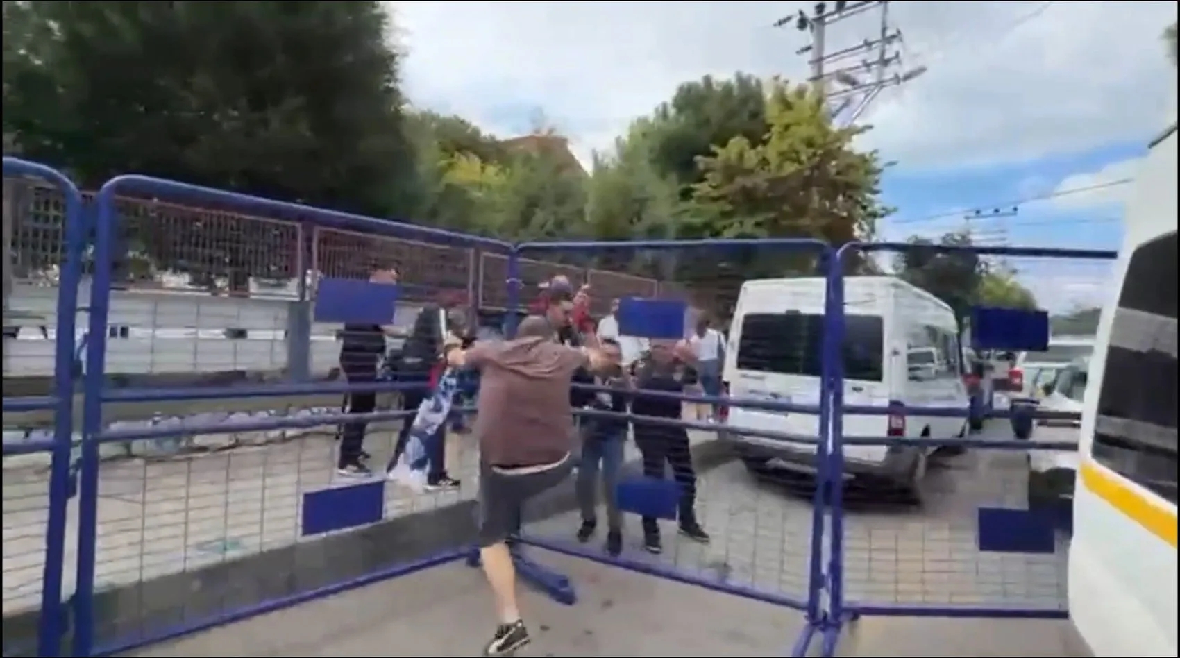 Tribünlerde gergin bekleyiş: Zonguldak'ta futbol heyecanı yerini arbedeye bıraktı