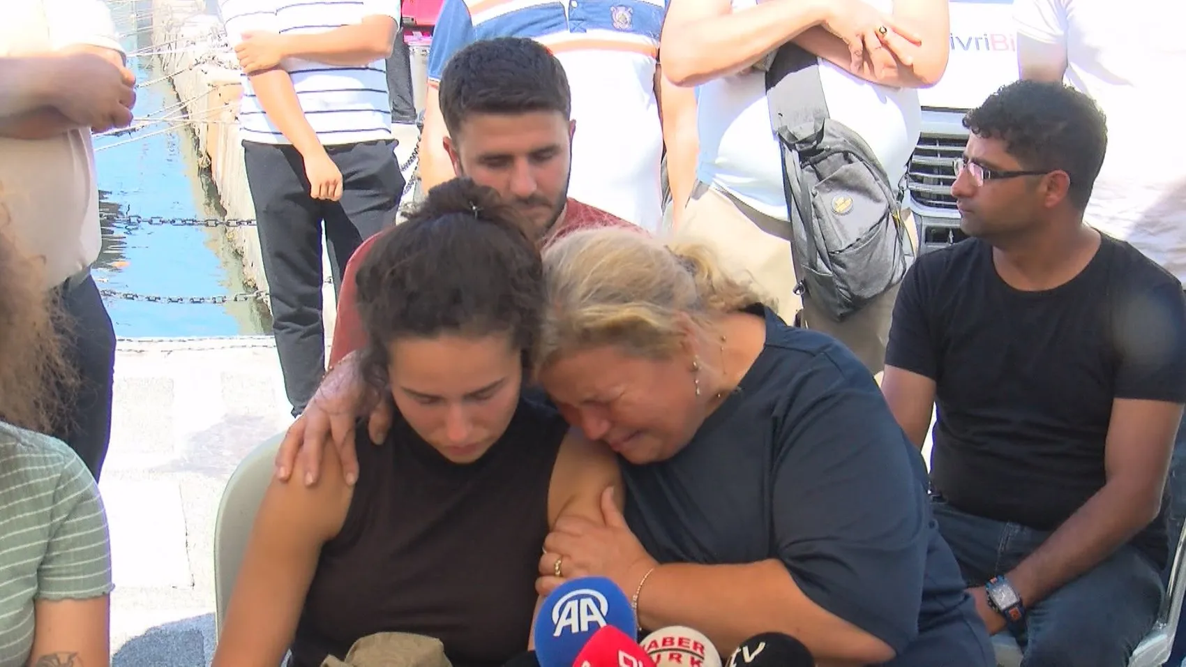 Silivri açıklarında zamana karşı yarış: Kayıp 10 denizcinin aileleri o tek umuda tutundu
