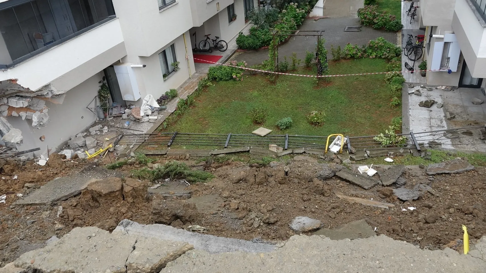 Trabzon'da kabus dolu gece: Metrekareye düşen 50 kilogram yağış şehri felç etti