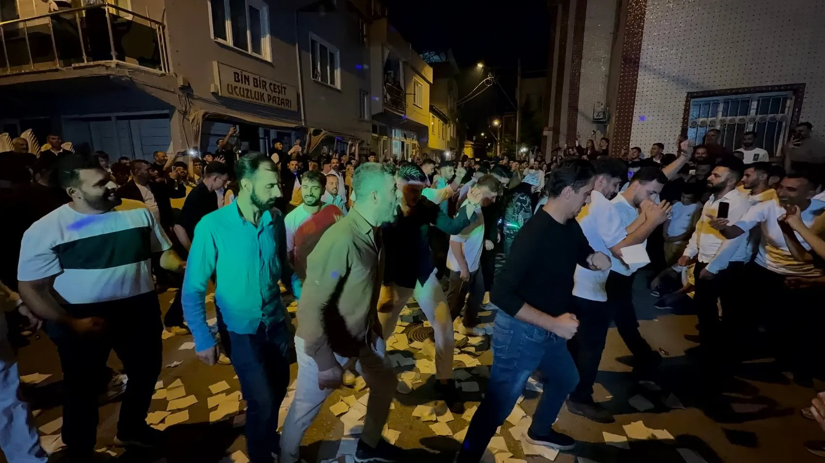 Bursa'nın mahalle eğlenceleri dijital dünyayı salladı: Salla Dansı için şehre akın ediyorlar