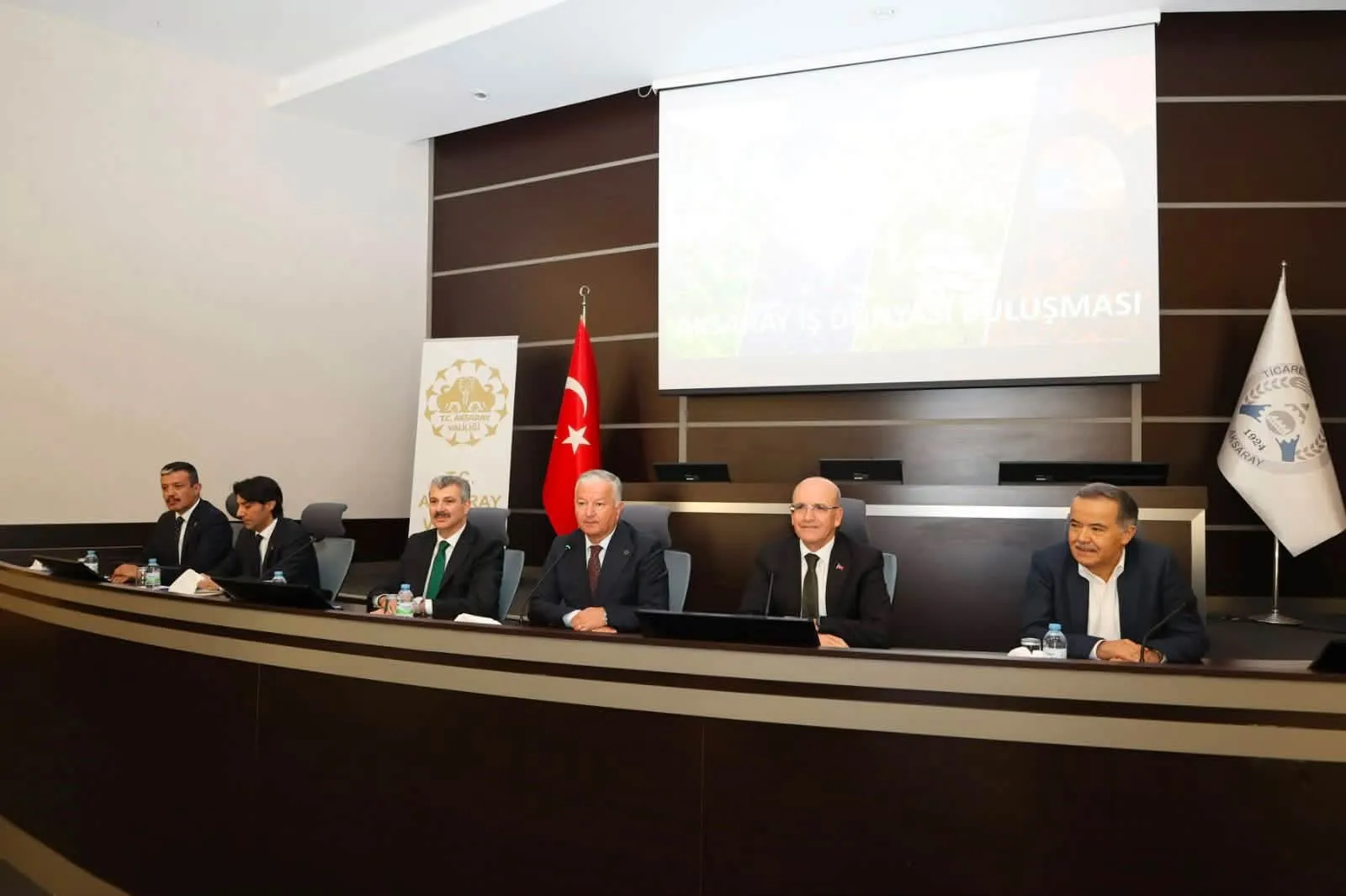 Mehmet Şimşek'in Aksaray Mesaisi: Ekonominin Rotası İş Dünyasıyla Çizildi